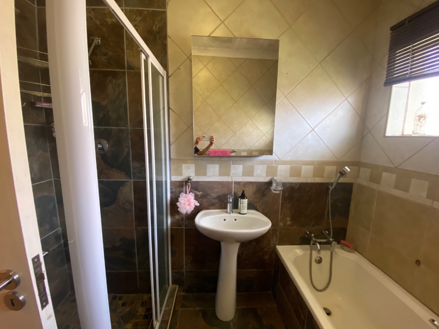 To Let 3 Bedroom Property for Rent in Chiselhurst Eastern Cape